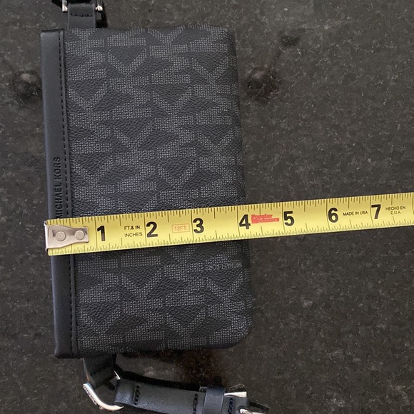 Michael Kors fanny pack - Picture 9 of 9